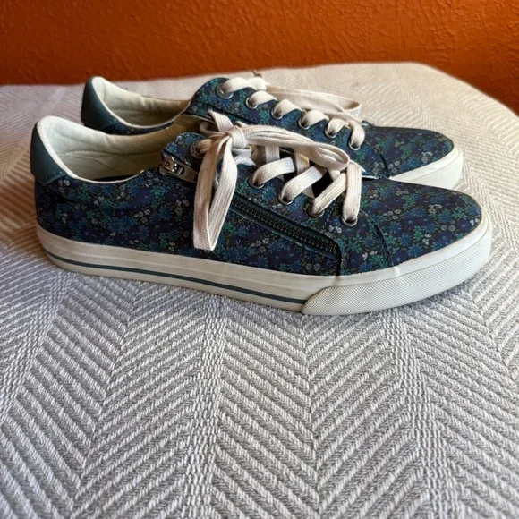 Taos Footwear Blue Floral Sneakers - Picture 4 of 11